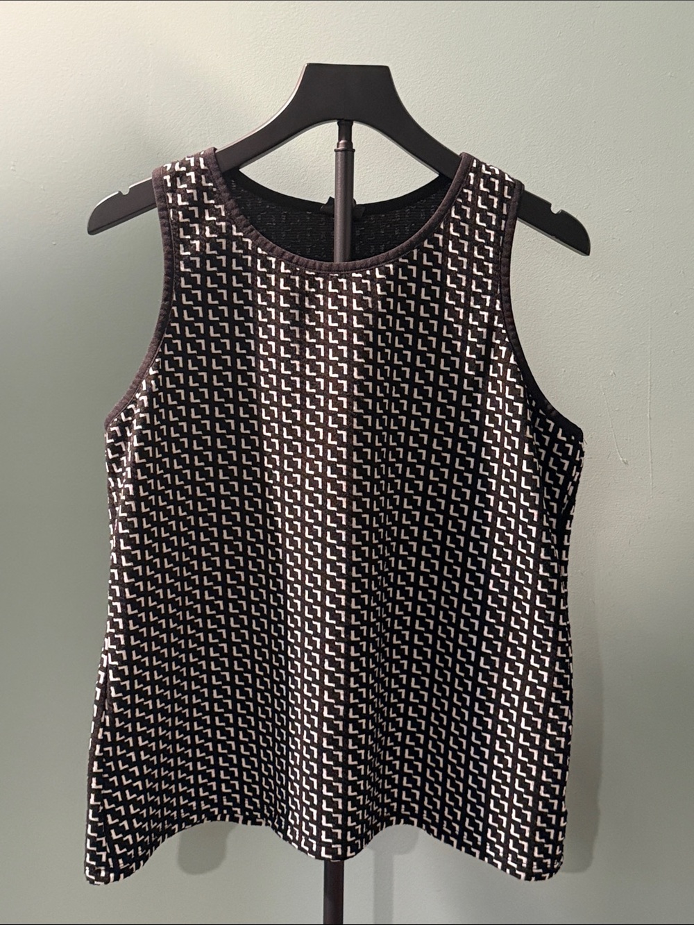 Worthington Black & White Geometric Tank Top